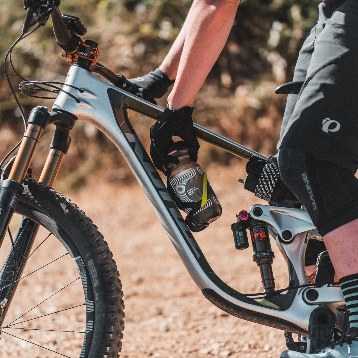 LEZYNE MATRIX TEAM Flaschenhalter Dunkelgrau