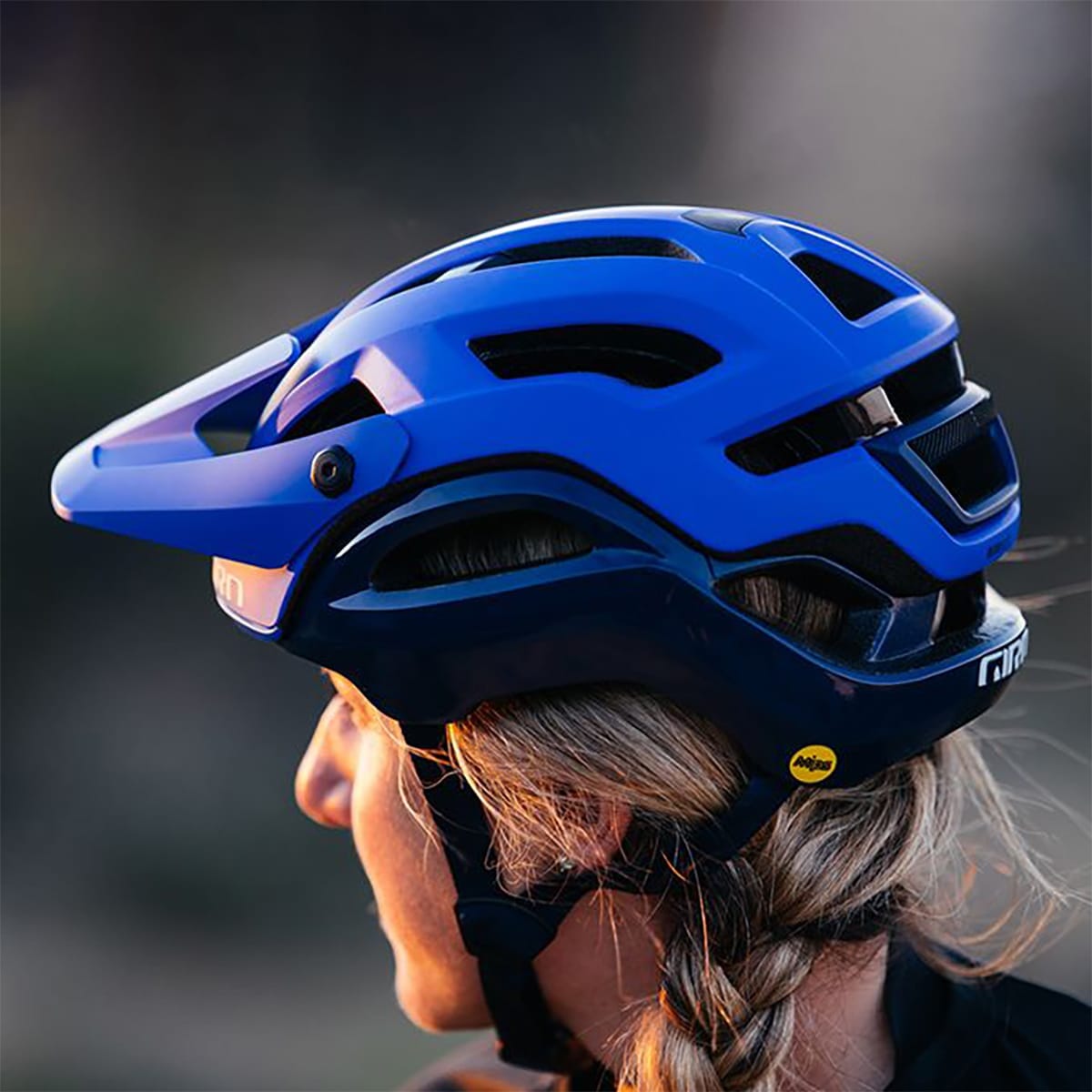 MTB-Helm GIRO MANIFEST MIPS Grau