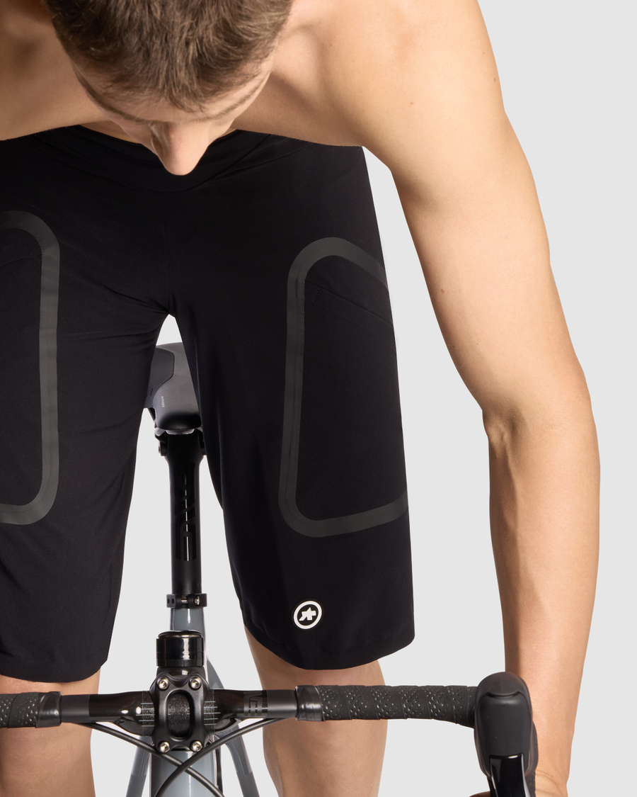 Shorts ASSOS TACTICA CARGO T3 Schwarz