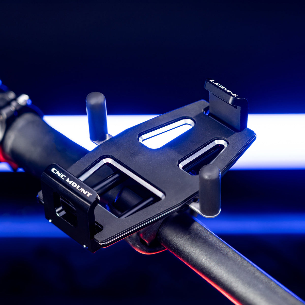 Smartphone-Halterung LEZYNE CNC PHONE MOUNT aus Aluminium