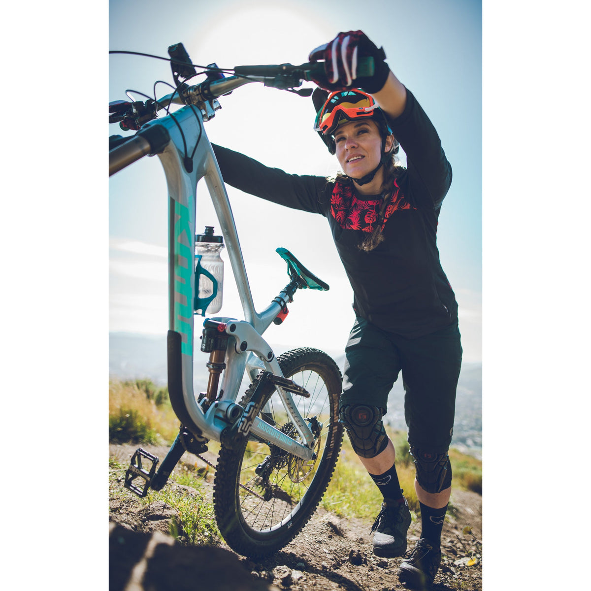 LEZYNE FLOW CAGE E SL-L Flaschenhalter mit Entnahme von links, Rot