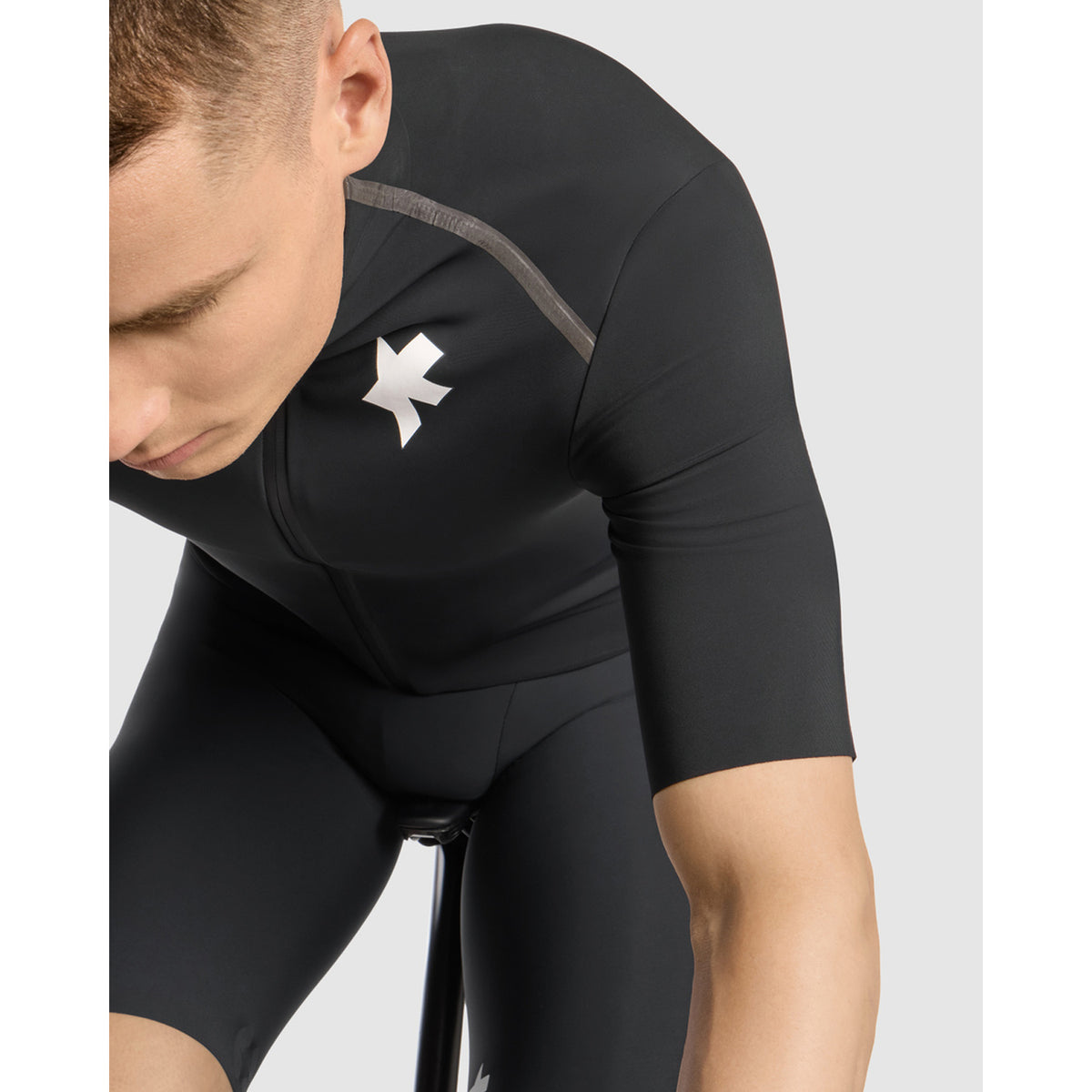 Trikot ASSOS EQUIPE R THERMO RAIN S11 Kurzarm Schwarz