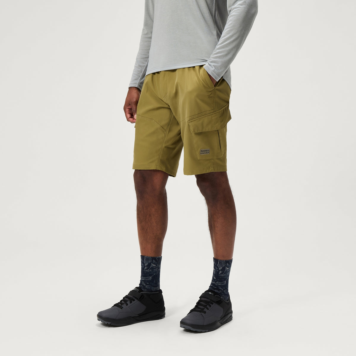 Shorts ENDURA LOOP CARGO Olivgrün