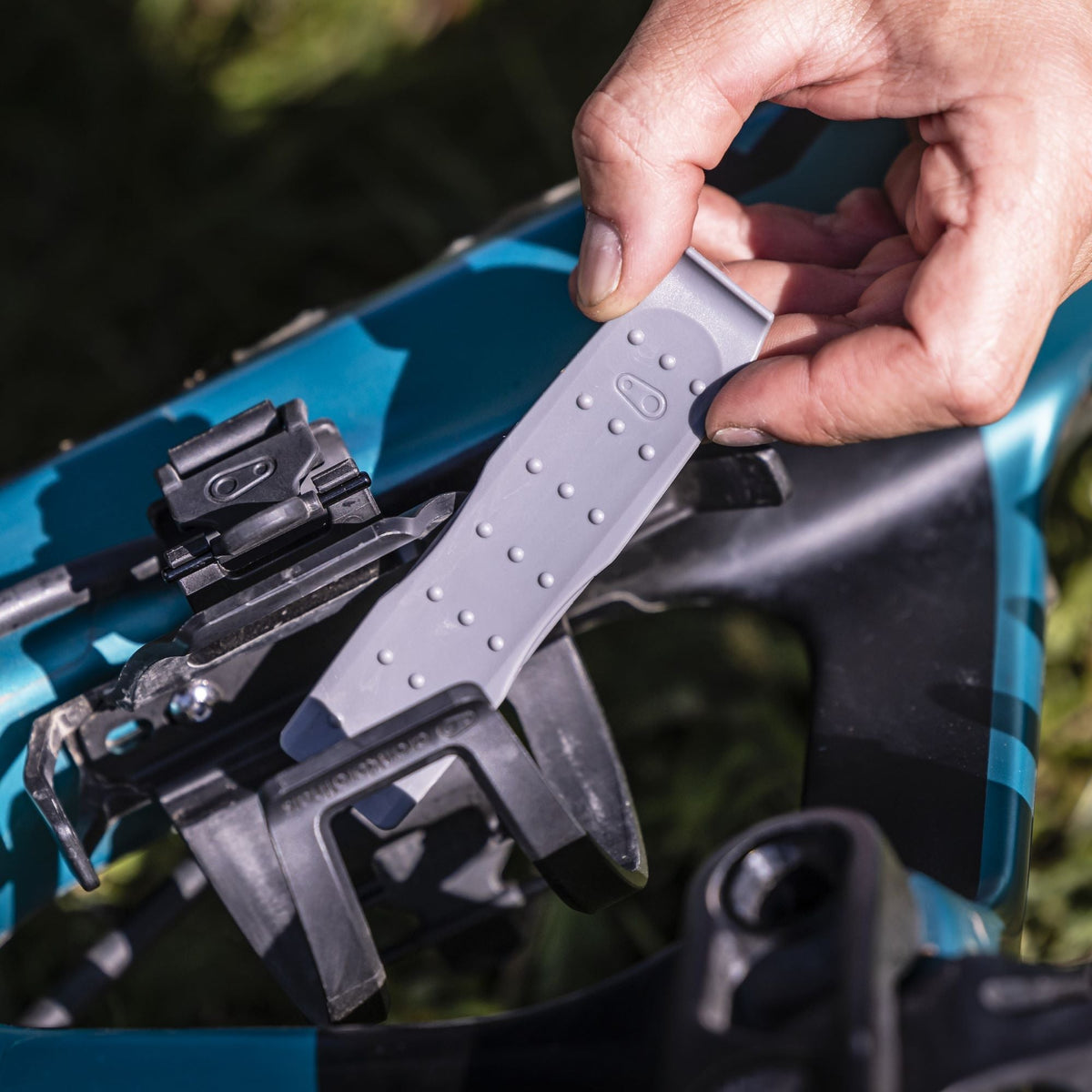 CRANKBROTHERS S.O.S TIRE LEVER + PLUG TOOL im Einsatz