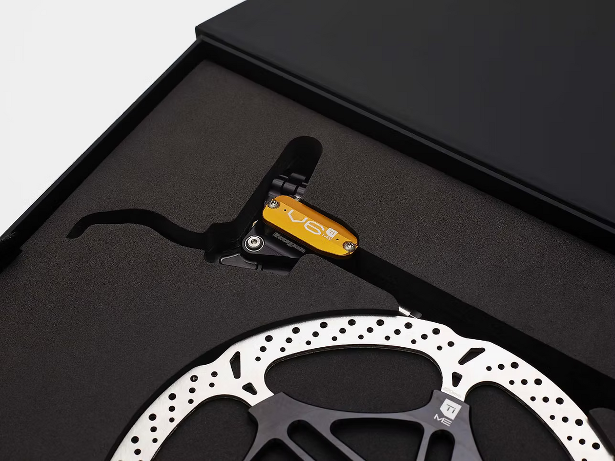Bremsenpaar HOPE TECH 4 EVO V6Ti mit schwarzer Bremsleitung – limitierte Edition in Schwarz/Gold