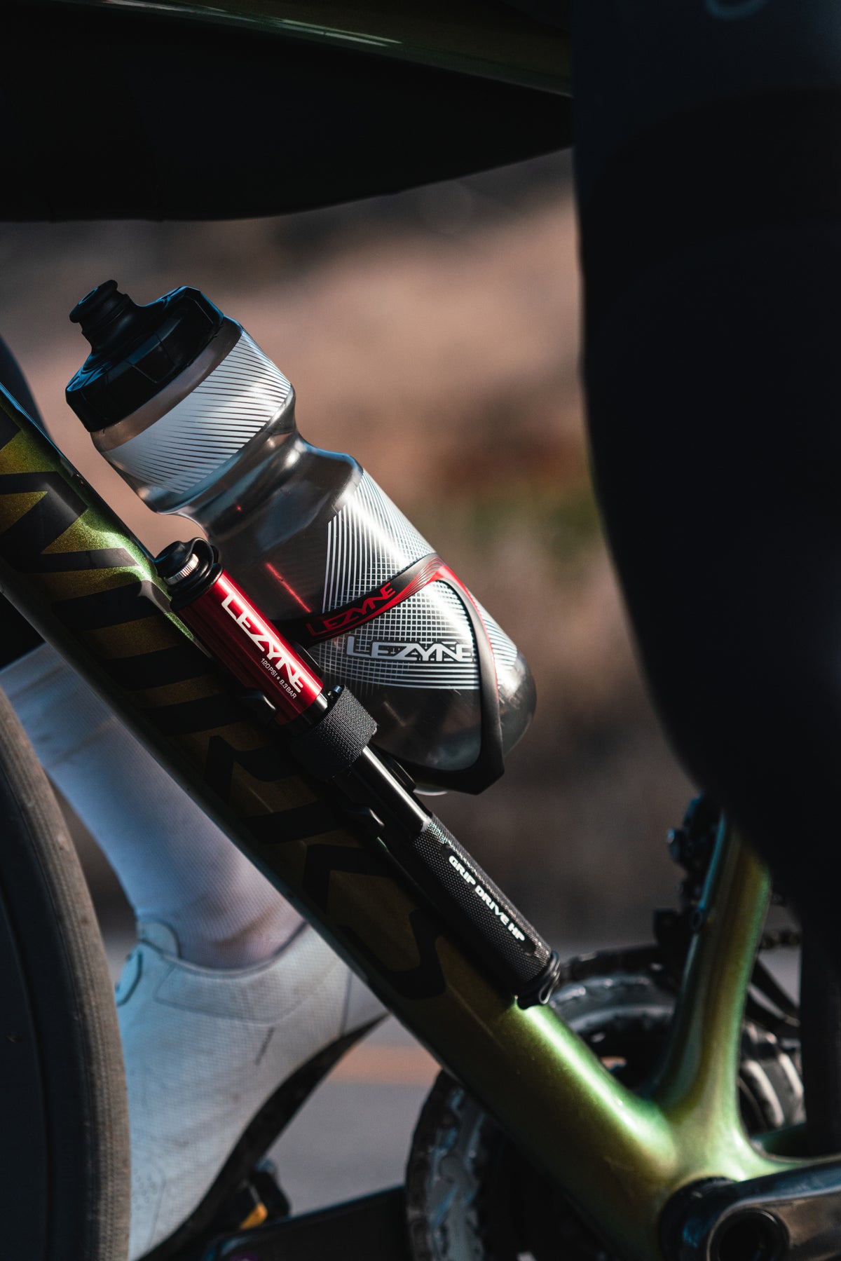 LEZYNE CARBON TEAM Flaschenhalter Schwarz/Rot