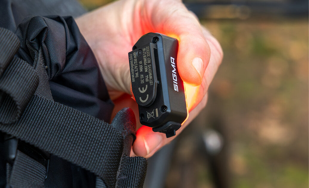 SIGMA NYTE CLIP – Befestigung an einer Bikepacking-Tasche